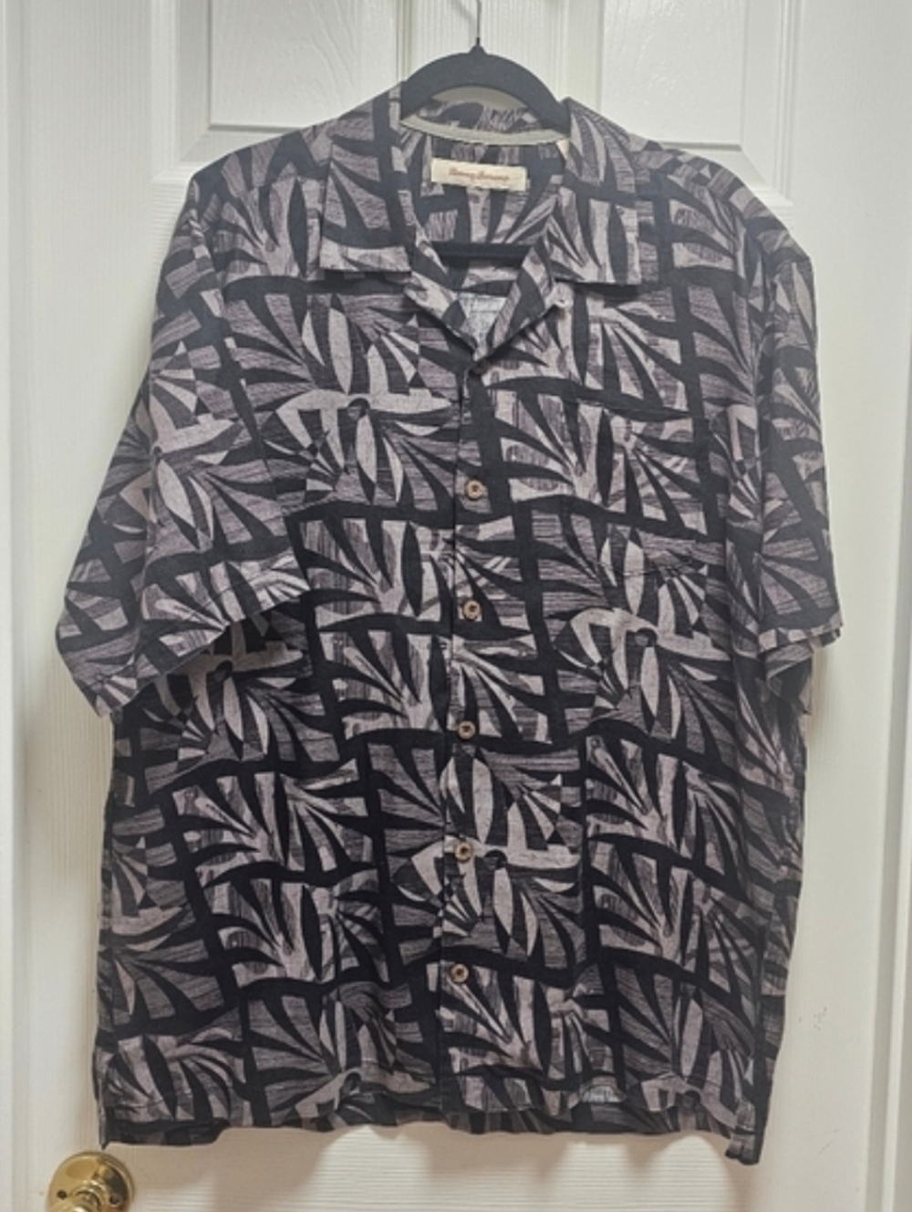 Tommy‎ Bahama 100% Linen Hawaiian Shirt Size L Black Gray Tropical Print